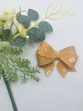 Load image into Gallery viewer, Amy Bows