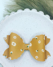 Load image into Gallery viewer, Zaylee Bows