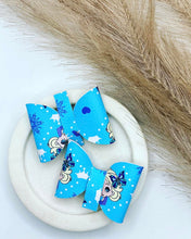 Load image into Gallery viewer, Medium Piggy Tails