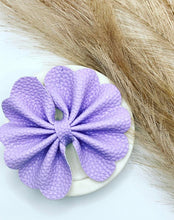 Load image into Gallery viewer, Beverley Frances Bows