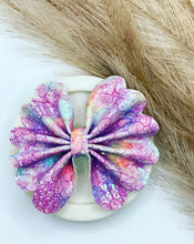 Load image into Gallery viewer, Beverley Frances Bows