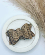 Load image into Gallery viewer, Hope Bows