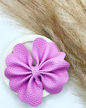 Load image into Gallery viewer, Beverley Frances Bows