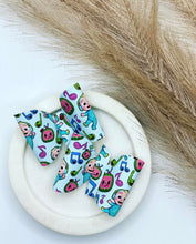 Load image into Gallery viewer, Medium Piggy Tails