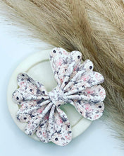 Load image into Gallery viewer, Beverley Frances Bows