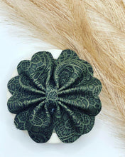 Load image into Gallery viewer, Beverley Frances Bows