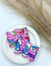 Load image into Gallery viewer, Medium Piggy Tails