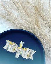 Load image into Gallery viewer, Layla Bow