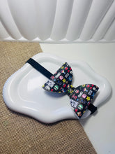 Load image into Gallery viewer, Huxleys Bow ties
