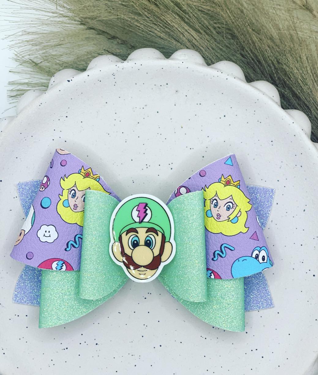 Speedy Guy (Green Hat) 'Pebble Planar Bow'