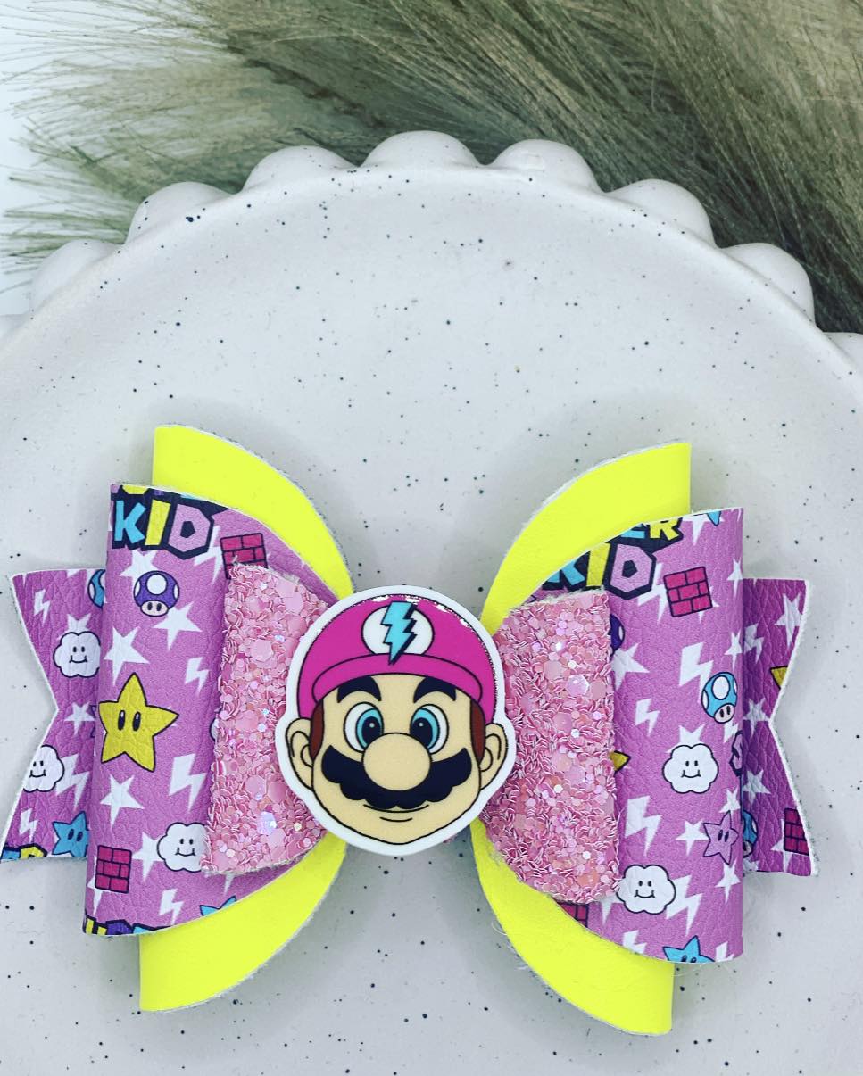 Speedy Guy (Fuchsia Hat) 'Ivy Planar Bow'