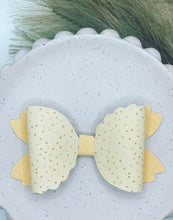 Load image into Gallery viewer, Zaylee Bows
