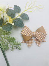 Load image into Gallery viewer, Amy Bows
