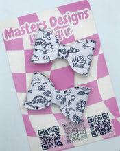 Load image into Gallery viewer, Colour me in ‘Piggy Tails’
