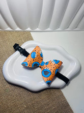 Load image into Gallery viewer, Huxleys Bow ties
