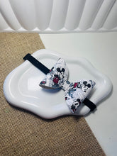 Load image into Gallery viewer, Huxleys Bow ties
