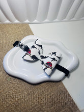 Load image into Gallery viewer, Huxleys Bow ties
