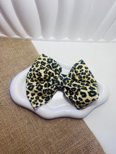 Load image into Gallery viewer, Poppy Bows (Patterned)
