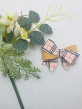 Load image into Gallery viewer, Amy Bows
