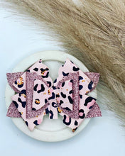 Load image into Gallery viewer, Maria-Belle Bow
