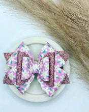 Load image into Gallery viewer, Maria-Belle Bow
