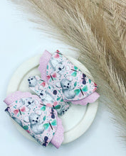 Load image into Gallery viewer, Lacey Bows
