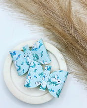 Load image into Gallery viewer, Medium Piggy Tails
