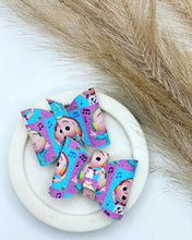 Load image into Gallery viewer, Medium Piggy Tails
