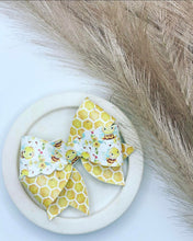 Load image into Gallery viewer, Amy Bows
