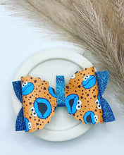 Load image into Gallery viewer, Large Oakley Bow
