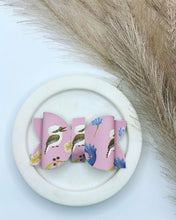 Load image into Gallery viewer, Penelope Bows
