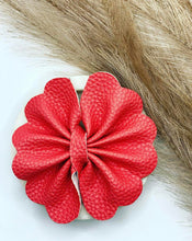 Load image into Gallery viewer, Beverley Frances Bows
