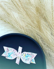 Load image into Gallery viewer, Layla Bow
