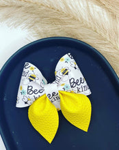 Load image into Gallery viewer, Large Sailor Bows
