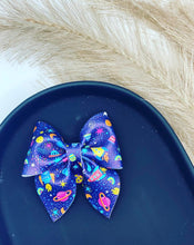 Load image into Gallery viewer, Petite Sailor Bows
