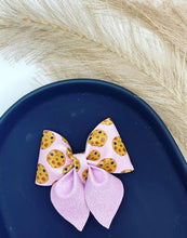 Load image into Gallery viewer, Petite Sailor Bows
