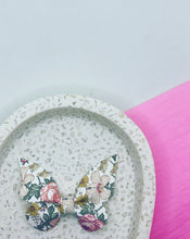 Load image into Gallery viewer, Butterfly Kisses
